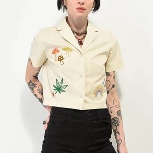 Dravus Alt Embrodered Short Sleeve Cropped Buttondown Fairy Gnome Rainbows Sz L